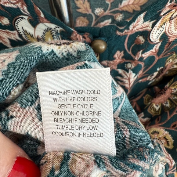 Live To Be Spoiled Green Floral Button Front Tie-Hem Blouse – Size S Boho Style - Picture 7 of 9